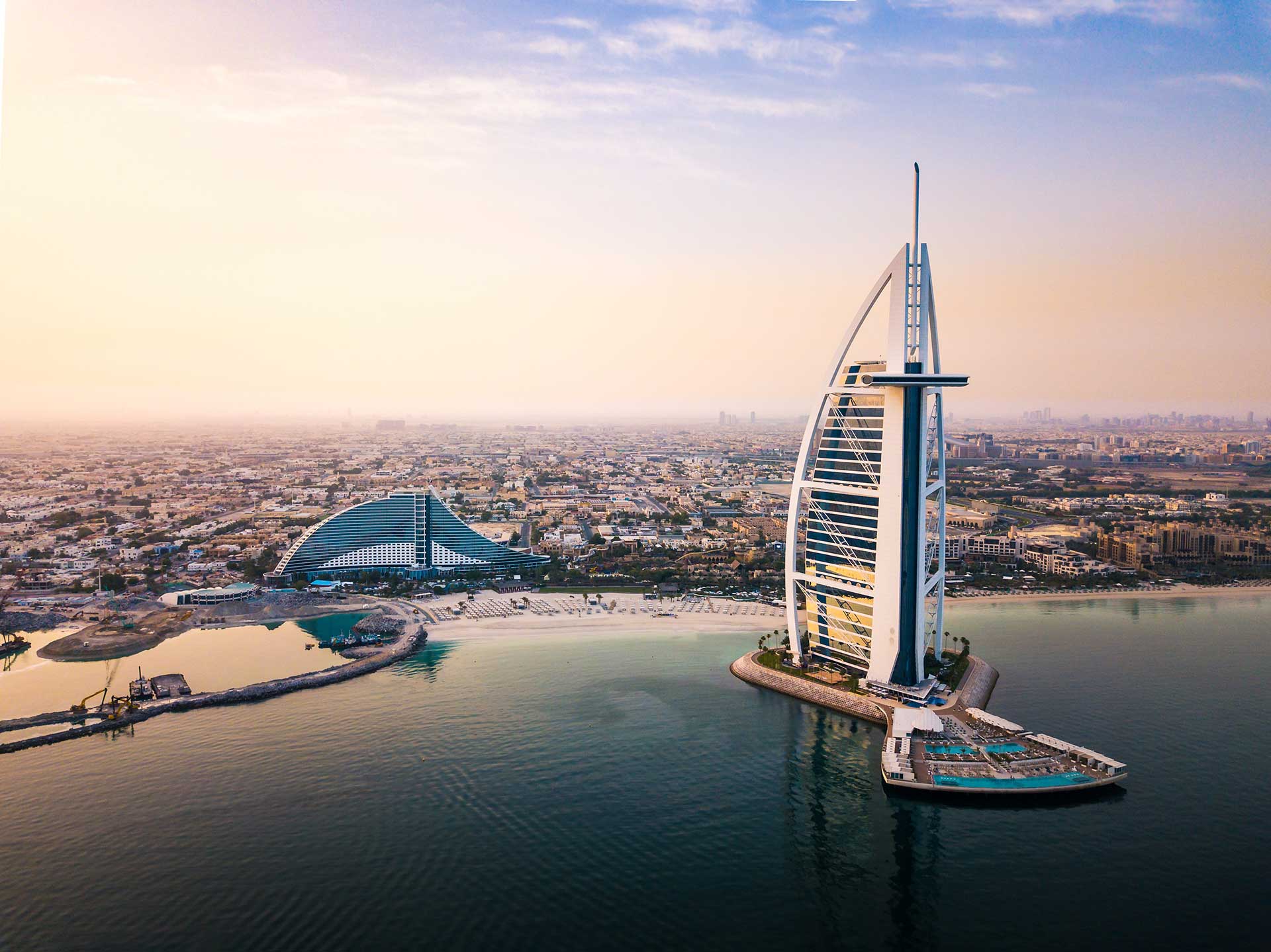 Arabian Luxury: Skyscraper Hotels in Dubai