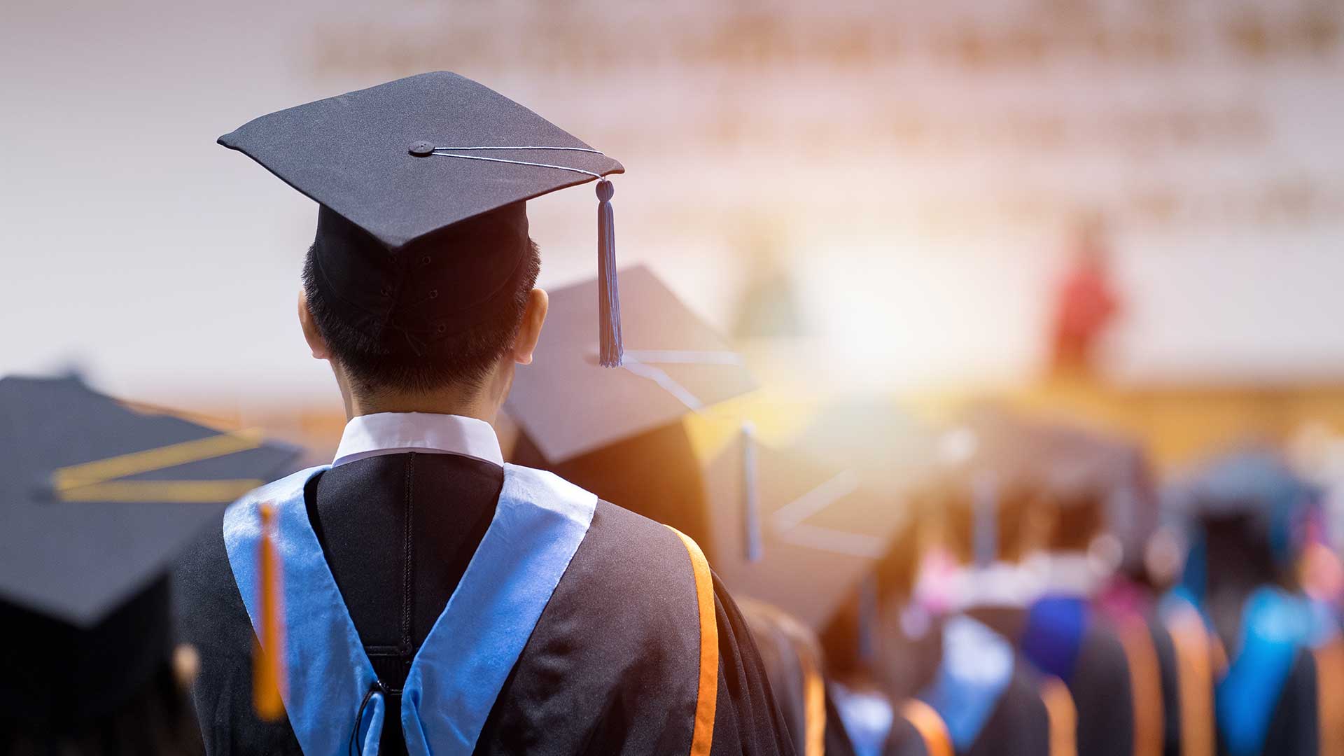 Graduating from Hotel Management School: Advantages and Disadvantages